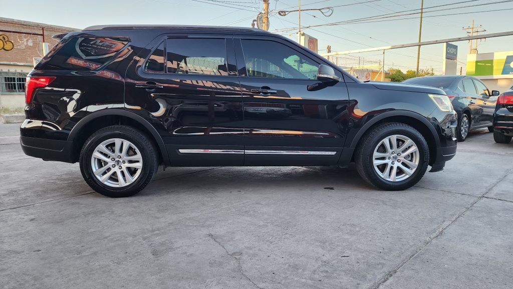 FORD EXPLORER XLT 2019