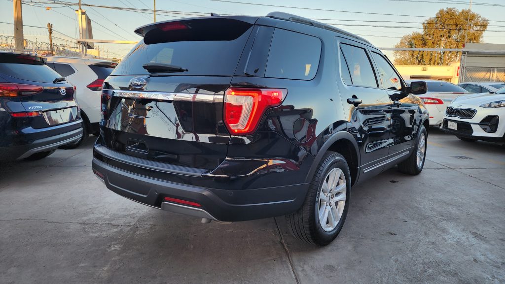 FORD EXPLORER XLT 2019