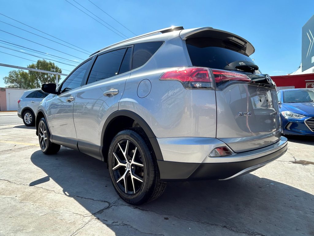 TOYOTA RAV4 SE 2017